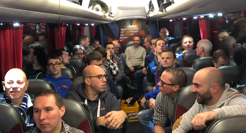 Sfeer op de bus bij de klokkers